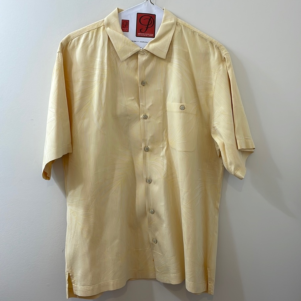 Tommy Bahama Silk Yellow Short Sleeve Button Up With Leaf Design, Size Large